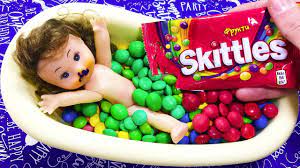 Baby doll bath skittles candy baby doll bathtime fun pretend play bath toy video. Tub Full Of Magic Sweets With Rain Rain Go Away Nursery Rhymes For Baby Songs Youtube