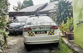 Karena seringnya pencuri masuk ke perumahan yang kami tempati, maka warga perumahanku secara aklamasi menyewa penjaga malam dan warga boleh boleh saja membantu mereka malam hari. 2 Lelaki Cuba Rempuh Anggota Polis Ditahan