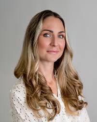 Amanda Bacher's Instagram, Twitter & Facebook