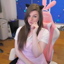 F1nn5ter is a british youtuber. F1nn5ter Story Behind The Gamer Who Started Dressing Up As A Girl