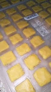 Agak mudah untuk menyediakan biskut ini. Selain Gulung Bunga Kena Cuba Buat Tart Nenas Kiub Pula Vanilla Kismis