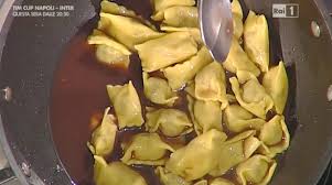 Usually beef meat (but also veal and. La Ricetta Degli Agnolotti Al Brasato Da La Prova Del Cuoco Ultime Notizie Flash