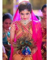 D7a505e917c06a2adce0c1eb2df4f5fc Jpg 753 960 Pixels Indian Bride Indian Bridal Sarees Bride