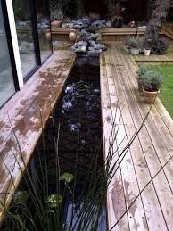 Das netz ist außerdem nicht zu sehen und gut unter dem wasser versteckt das gitter dient als kindersicherung, wobei es kaum zu sehen ist und die schöne gartengestaltung nicht verunstaltet. Gartenteich Kindersicher Machen Die Moglichkeiten Im Uberblick