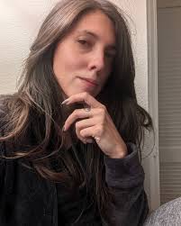 This pigeon/salon regular witnessed & quality checked my 1st ✂️ in years.  Went with a cheekbone bang, some light layering