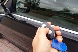 Pada papan nama stasiun tersebut, apakah kawan gnfi pernah memerhatikan adanya angka beserta tanda plus (+)? Memahami Sistem Keyless Ignition Apa Kelebihan Dan Kekurangannya Oto
