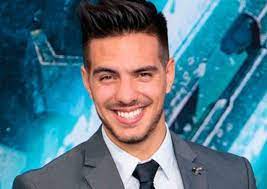How to be a latin lover. Bild Zu Vadhir Derbez Bild Vadhir Derbez Filmstarts De
