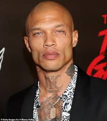 Hot Felon 2.0' sets internet ablaze with piercing green eyes 'after leading  cops