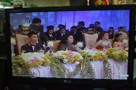 Check spelling or type a new query. Netizens Question Sitting Arrangements At Lcw S Wedding Sarawakbloggers