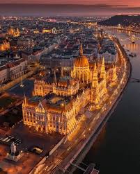 Capitala budapesta este un oras fantastic, impartit in doua de dunare. Ungaria Budapest 2020 Budapest Budapest Travel Budapest Hungary