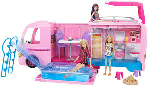 Barbie mutfakta nefis kekler pişiriyor. Amazon Com Barbie Camper Pops Out Into Play Set With Pool Amazon Exclusive Toys Games