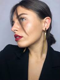 Polpette di melanzana Ingredienti 2 melanzane Aglio Prezzemolo 1 uovo 200gr  pan grattato Preparazione Cuocioamo le melanzane 1 ora in forno Dopo  estraiamo la polpa e aggiungiamo il pangrattato l'aglio e il