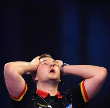 Juli 2021 in zehn europäischen städten und einer asiatischen stadt (baku) stattfinden. Darts Wm 2021 Ergebnisse Spielplan Turnierbaum Tv Fan Infos Zur Pdc Wm Welt