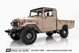 Interior and exterior in toyota arctic white. 1985 Toyota Land Cruiser Fj45 Classic Car Studio