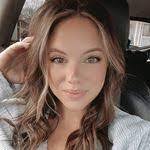 Mari Riggs's Instagram, Twitter & Facebook