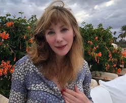 Her body is shown in a photo colin david reese gives to sophie marceau. Julie Depardieu Compare La Altura Peso Parametros Del Cuerpo Con Otras Celebridades Stellameus