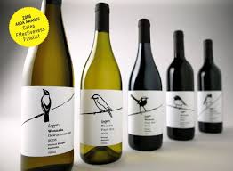 Bouteilles De Vin Fabuleusement Designees Et Packagees Etiquette Vin Etiquette Bouteille De Vin Etiquette De Vin