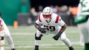49ers agree to two-year deal with OL Vederian Lowe