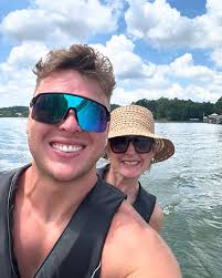 𝑩𝑳𝑨𝑲𝑬 𝑸𝑼𝑰𝑴𝑩𝒀