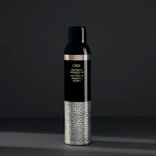 It captures excess sebum at the scalp and rinses it away. The Cleanse Clarifying Shampoo Signature Collections Oribe United States
