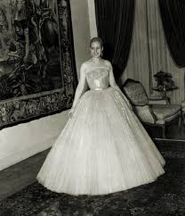 His opposition began to get bolder, and in 1955, military leaders seized power in cordoba and were able to drive peron out. Gods And Foolish Grandeur So Christian Dior Me Eva Peron Vestida De Gala