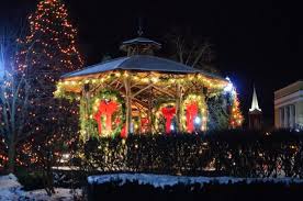 Christmas In These 10 Ohio Towns Looks Like Something From A Hallmark Movie Cleveland Christmas Christmas Lights Best Christmas Lights