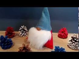 Wichtel Weihnachtsmann Nikolaus Basteln Aus Stoff Fleecedecke Kunstfell Und Walnuss Youtube Nikolaus Basteln Weihnachten Dekoration Weihnachtsmann