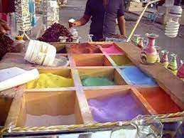 Yes Filling Colored Sand In A Glass Bottle Is Nothing New But Being Able To Make A Stunning Painting Simply With Stand Over Colored Sand Sand Art 3d Sphere