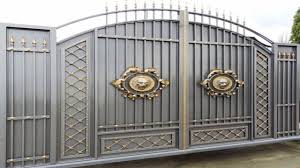My metal gate looked really worn and rusty and needed a little tlc. Latest Main Gates Designs For Modern Homes 2019 Catalogue Gate Grill Design For House Techntweet Youtube