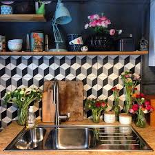Une Cuisine Fleurie Agencement Cuisine Credence Carreau De Ciment Idee Deco Appartement
