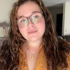 Alexandra Thiel's Instagram, Twitter & Facebook