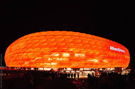 Пройдите по туннелю на поле по. Specialno K Subbotnemu Finalu Ligi Chempionov Stadion Allianz Arena Myunhen