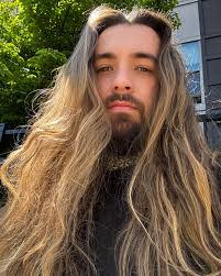 Heather Hetrick's Instagram, Twitter & Facebook