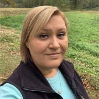 Beth Stapleton's Instagram, Twitter & Facebook