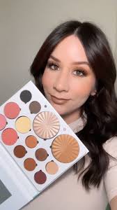 I haven’t done a makeup video in awhile now 🥲 I’m almost 2 months post  partum so I’m starting to feel like myself again 🥰 #motd using  @ofracosmetics Sassy pro palette 🎨