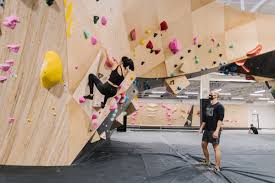 Read our favorites for the best beginner bouldering pads. What Is Bouldering Beginner S Guide 6 Top Tips Climber News