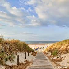 Auf vier rädern bewegen sich auf juist nur pferdekutschen und bollerwagen, autos werden hier nicht. Ruhe Weite Und Ganz Viel Frische Luft Das Ist Ostfriesland C Achim Meurer Ostfriesland Urlaub Strandurlaub Frische Luft