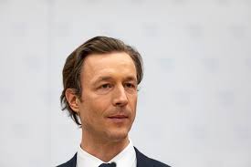 Jänner 2020 ist er bundesminister für finanzen in der bundesregierung kurz ii. Sf95qnbmpyrb3m