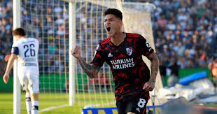 El tren, el famoso tren, parecía haber llegado para jorge carrascal. A Million Dollar Offer Comes For Jorge Carrascal The Player The River Never Paid To
