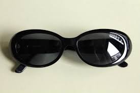 Vintage chanel sunglasses early 90s' navy frame and blue lens vintage cc logo very rare archival sunglasses excellent vintage condition comes with original case and dust cloth 100% authentic. 90s Chanel Anteojos Imagenes Google Imagenes