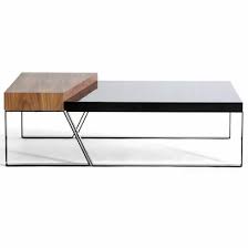 Ein Couchtisch Aus Holz Fugt Warme Und Naturlichkeit Im Wohnzimmer Bei Couchtisch Couchtisch Holz Couchtisch Modern