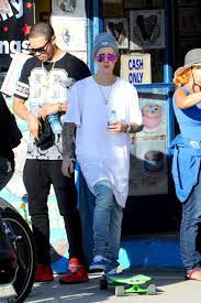 Pin On Celebrities Skateboarding