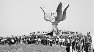 Bogdan bogdanović est connu pour ses monuments à la mémoire des victimes et des partisans de la seconde guerre mondiale, construits dans toute la yougoslavie entre les années 1950 et 1980. Spomenik Database On Twitter Here S A 1960s Yugoslav Era Image Of The Flower Monument At Jasenovac Croatia Created In 1966 By Architect Bogdan Bogdanovic This Memorial Marks The Site Of A Wwii Era Ndh