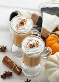 Le Plus Simple Des Lattes A La Citrouille Epicee Maison La Vie Lc En 2020 Recette A Base De Citrouille Citrouille Epices Citrouille