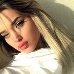 Esmeralda Bennett's Instagram, Twitter & Facebook