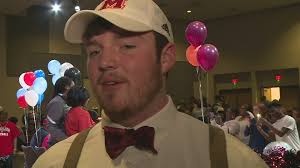 Alcoa's Cade Evans signs with Maryville College.