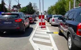 Cozi Lungi La Frontiera Cu Bulgaria In Ajun De Paste Romanii Vor Să Cumpere Vigneta La Graniţă Desi Poate Fi Plătită Si Online