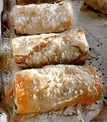 Foile de aluat pentru ștrudel se pot cumpăra din comerț. Strudel Cu Mere Reteta Simpla Cu Foi De Placinta Food Is Love