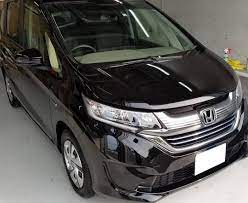 こんにちは ホヨズコーティングです v フリードの納車前のボディ仕上げをさせていただきました 中古の車両ですので 丁寧にボディを磨くだけでなく 特殊な溶剤を使って保護をし 各部の隙間などの汚れもしっかりと綺麗にさせていただいて より綺麗に見えるよう
