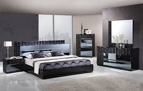 Each set includes a bedskirt and shams, plus spring for popular color schemes like black and gold, ivory and pearl, or red and taupe. 29 Super Unique Bedrooms With Black Furniture The Sleep Judge